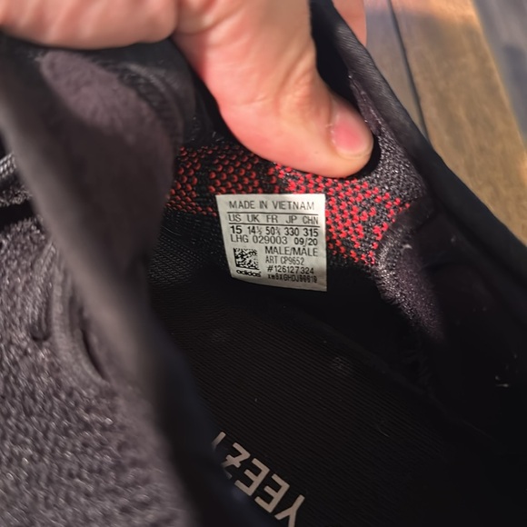 Yeezy 350 V2 Bred - Picture 6 of 10